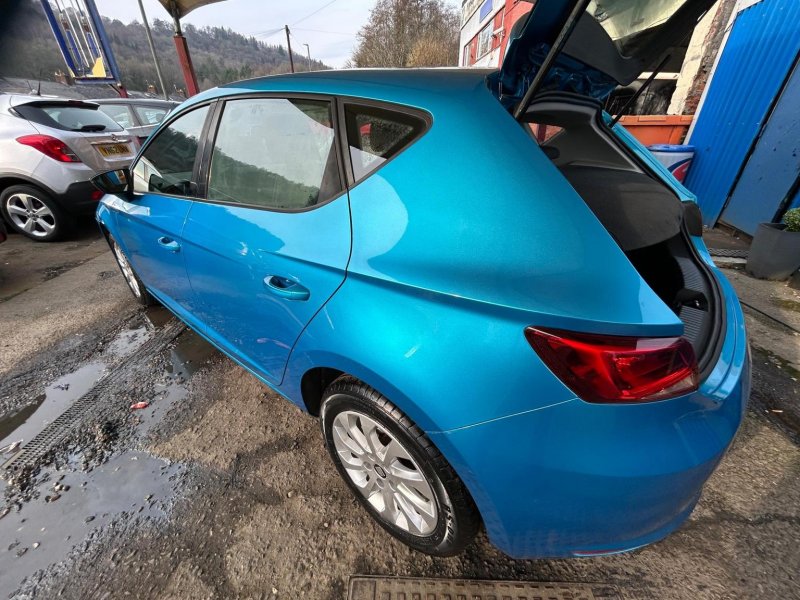 SEAT LEON