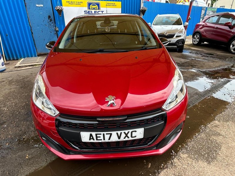 PEUGEOT 208