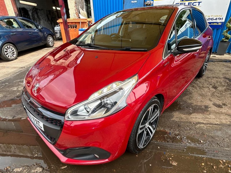 PEUGEOT 208